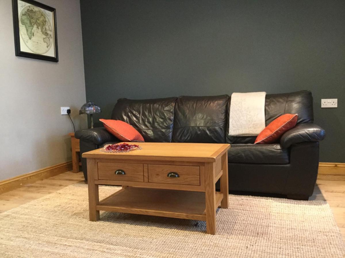 6 Beili Priory Apartment Abergavenny Bagian luar foto