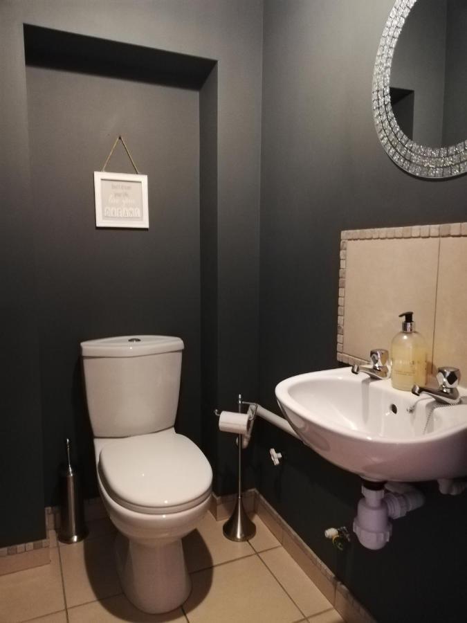6 Beili Priory Apartment Abergavenny Bagian luar foto
