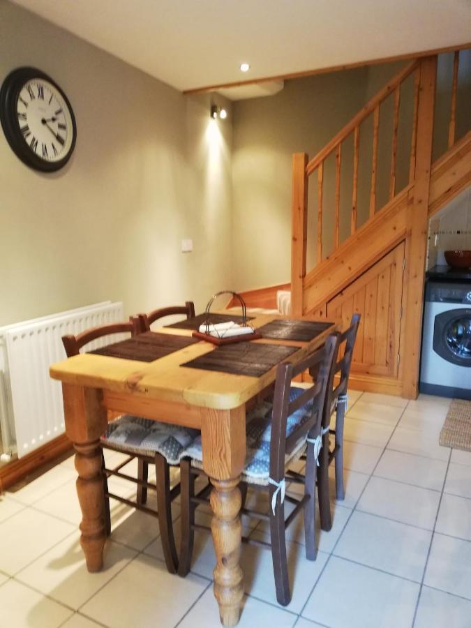 6 Beili Priory Apartment Abergavenny Bagian luar foto