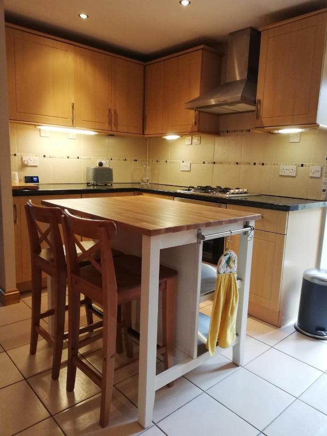 6 Beili Priory Apartment Abergavenny Bagian luar foto