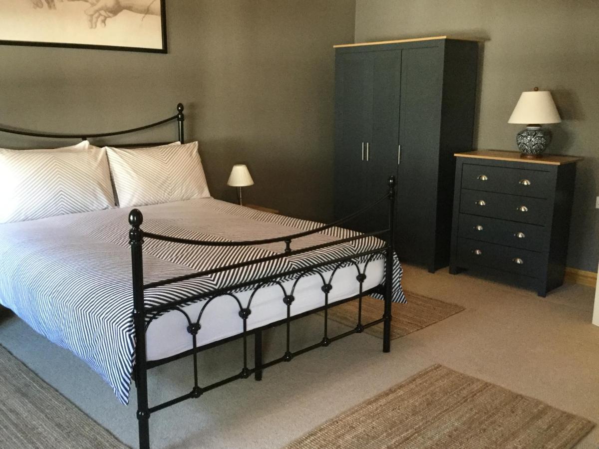 6 Beili Priory Apartment Abergavenny Bagian luar foto