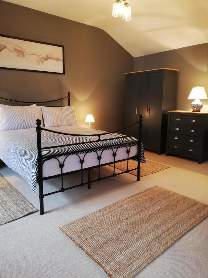 6 Beili Priory Apartment Abergavenny Bagian luar foto